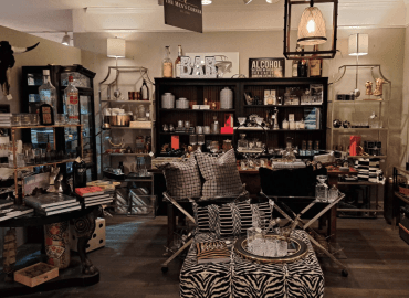 A picture of the inside of Scottsdale Marketplace.