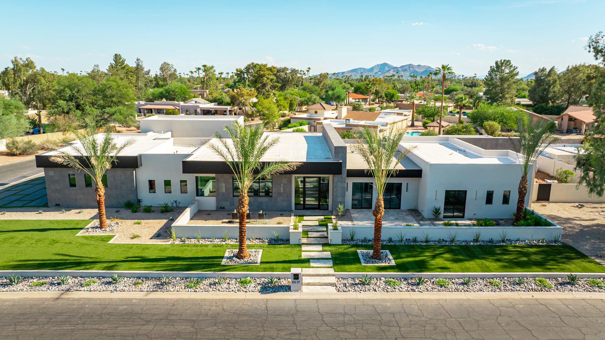 HÓZHÓ Estate on Ocotillo