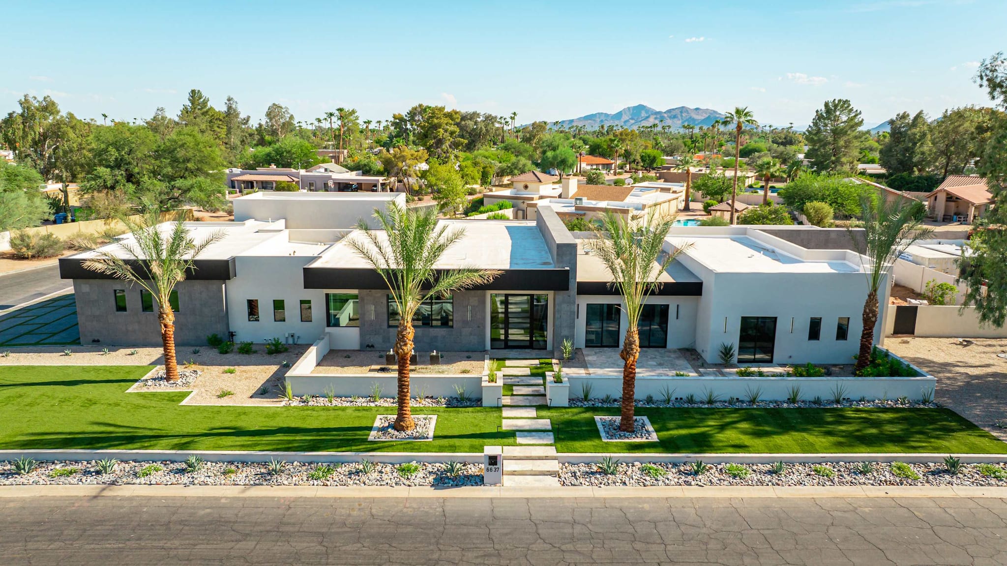 HÓZHÓ Estate on Ocotillo