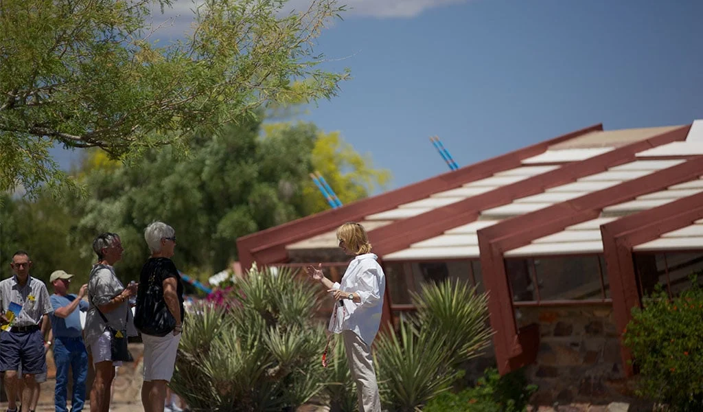 A tour guide at Taliesin West speaking to visitors.