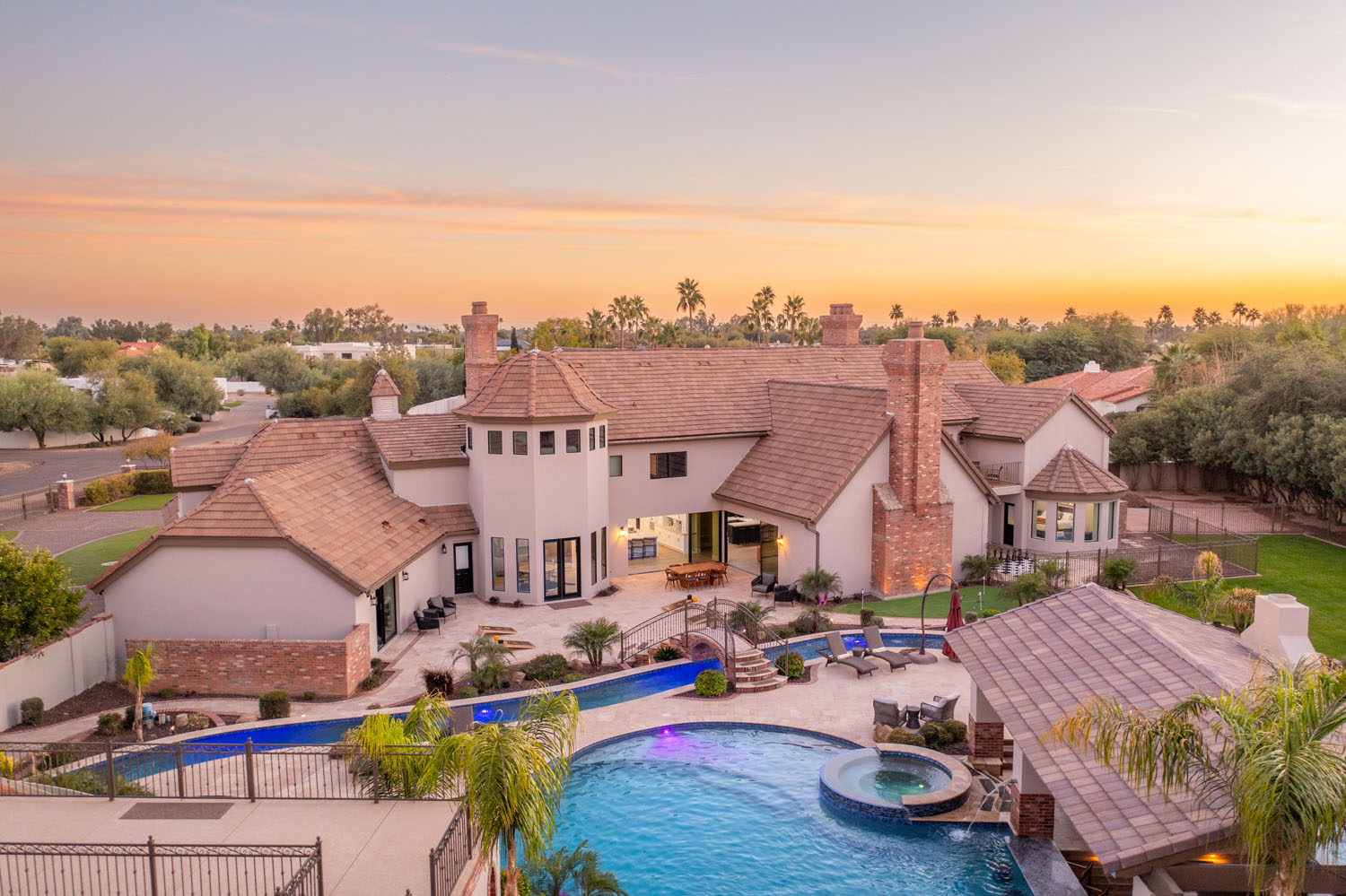 A large luxury vacation rental in the desert, ideal for luxury vacation planning.