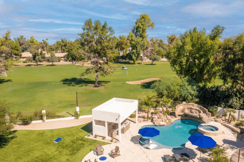 HÓZHÓ Estate on the Course