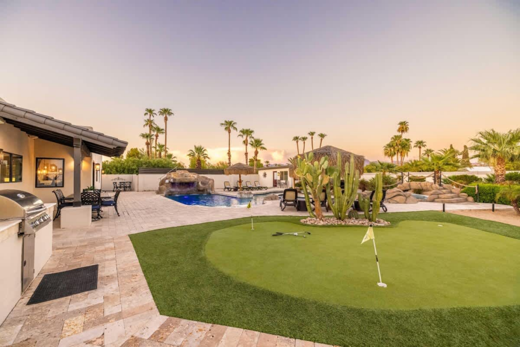 HÓZHÓ Residence on Larkspur