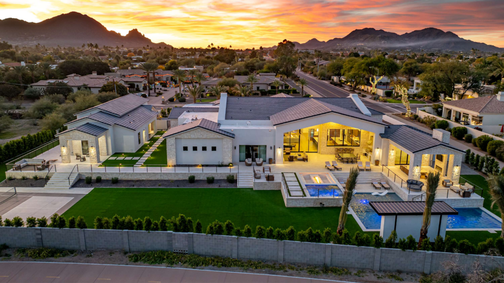 (HÓZHÓ Estate on Cattle Track)