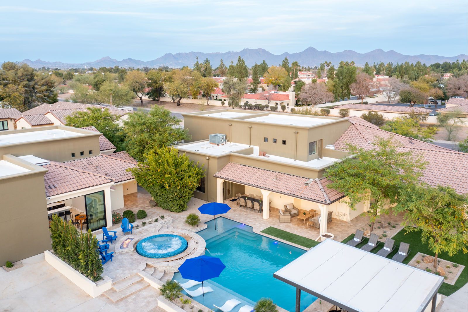 HÓZHÓ Estate on Shea