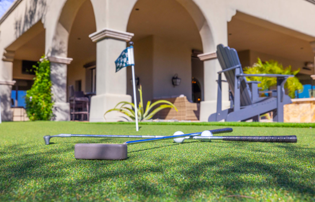 Up close image of the putting green at HÓZHÓ East Estate at Lone Mountain.